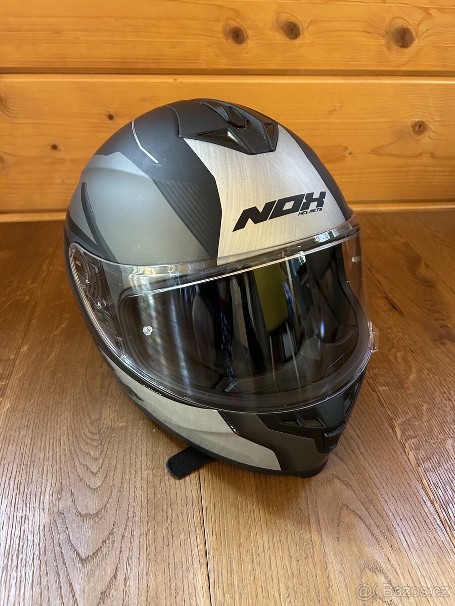 helma na motorku NOX