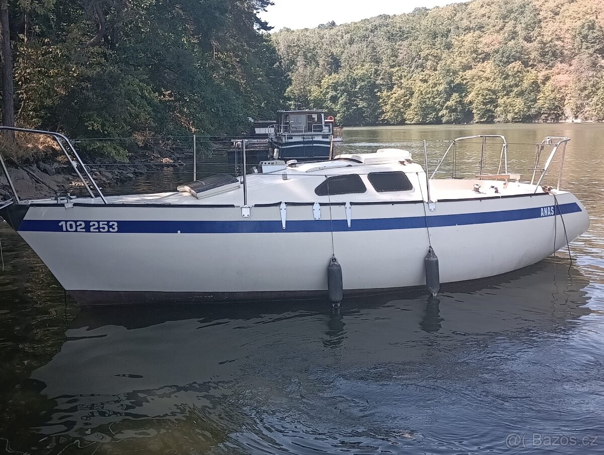 motorová loď Sasanka 6,5 metru