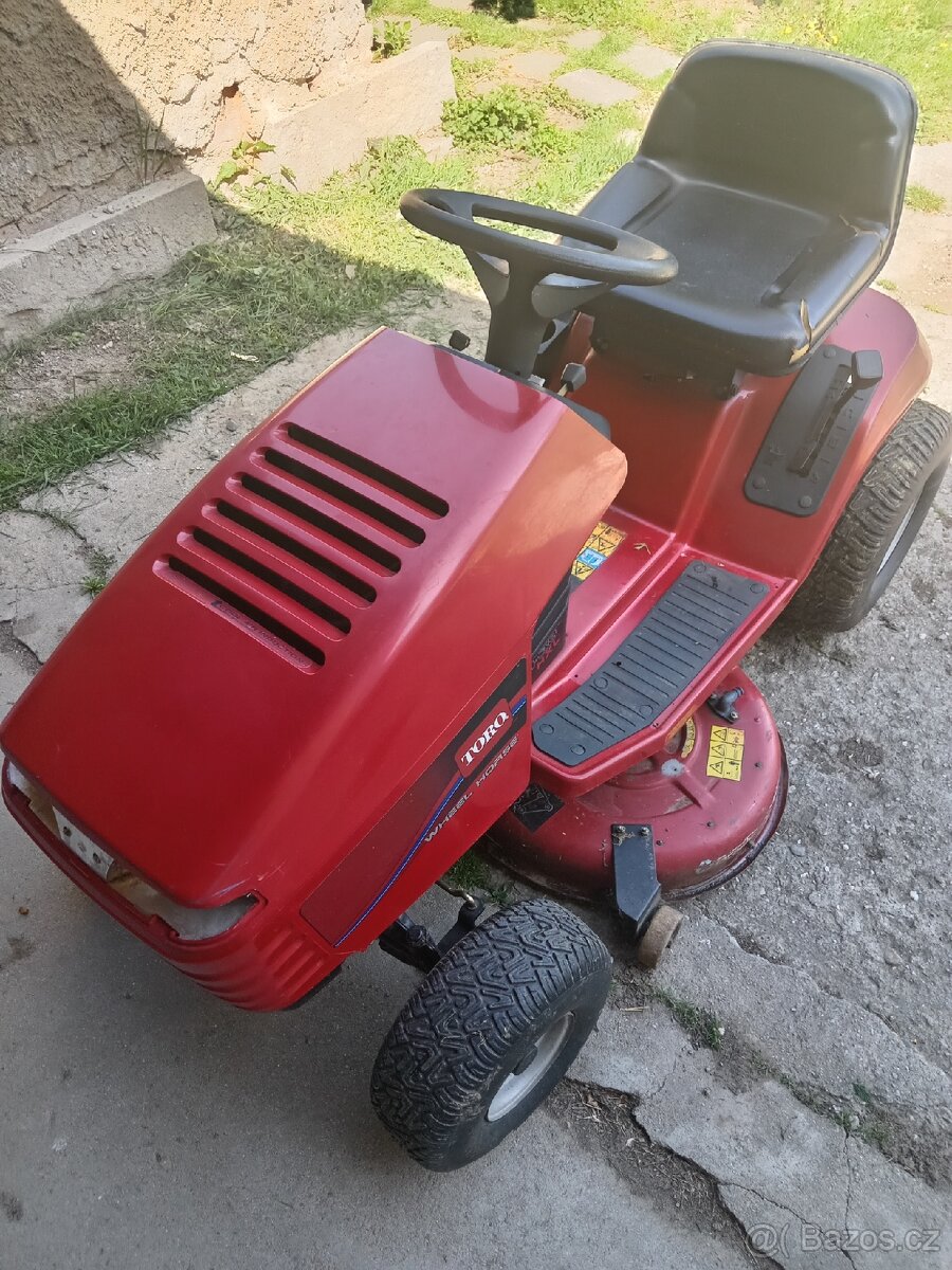 Prodám zahradní traktor toro