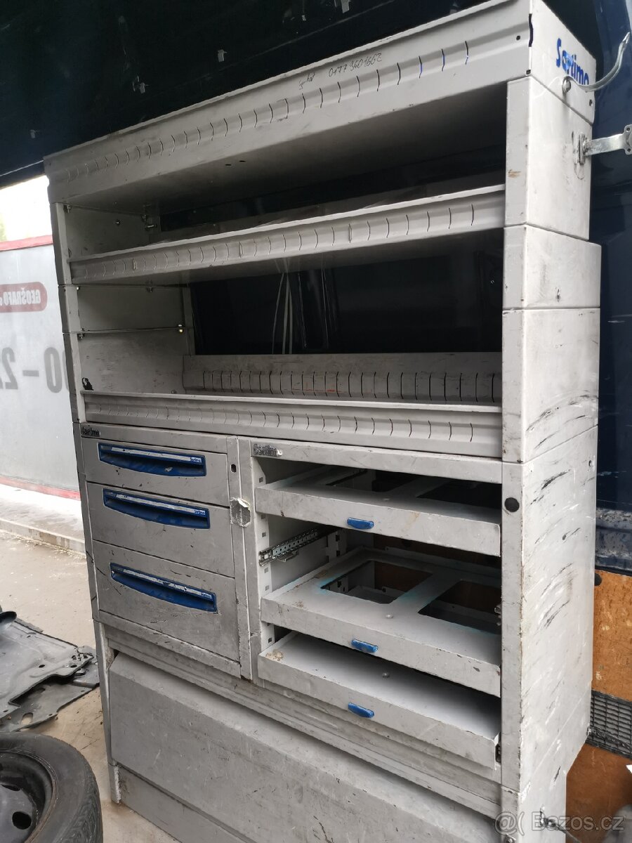 Prodám dva regály z Ford Transit