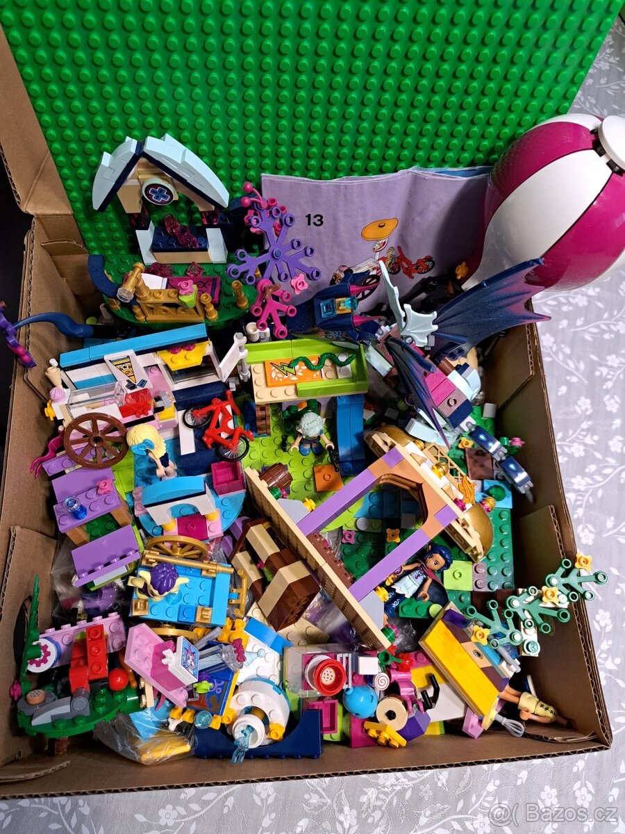 Lego Friends mix staveb a podložka, cca 2kg