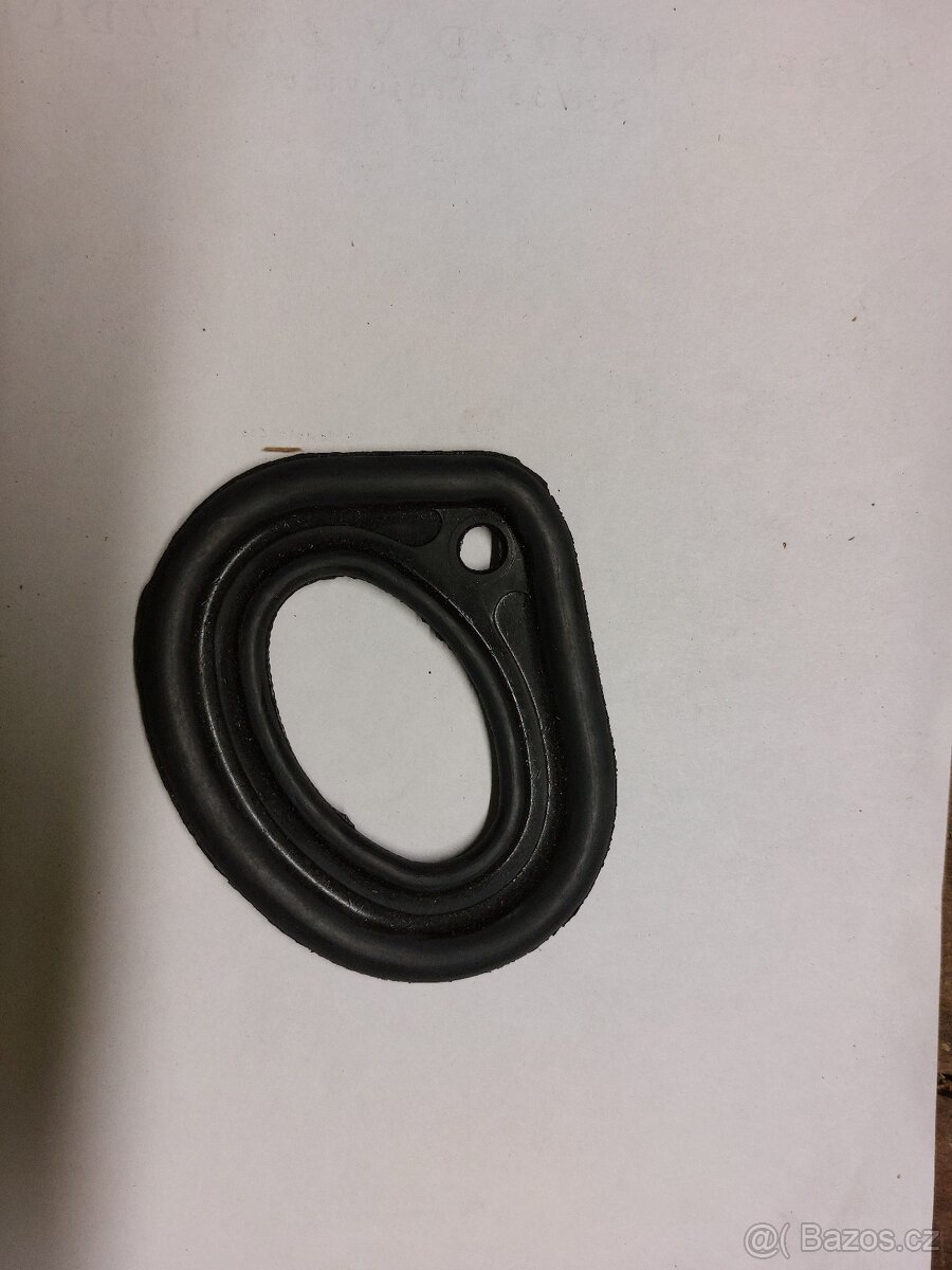 Průchodka hadice v podběhu Škoda 110r, 1000MB, MBX