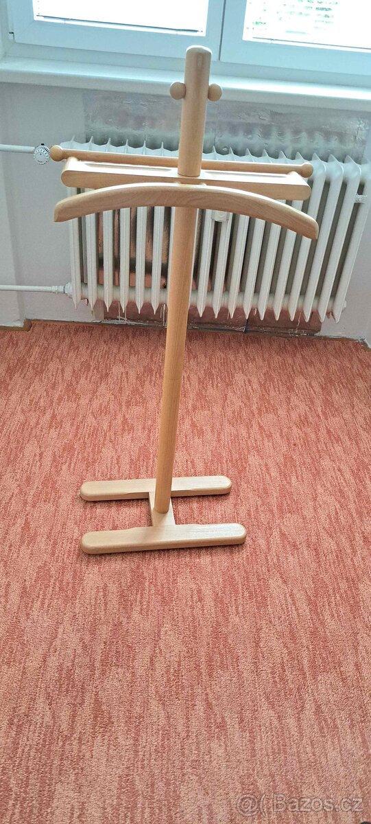 stojan na oblečení