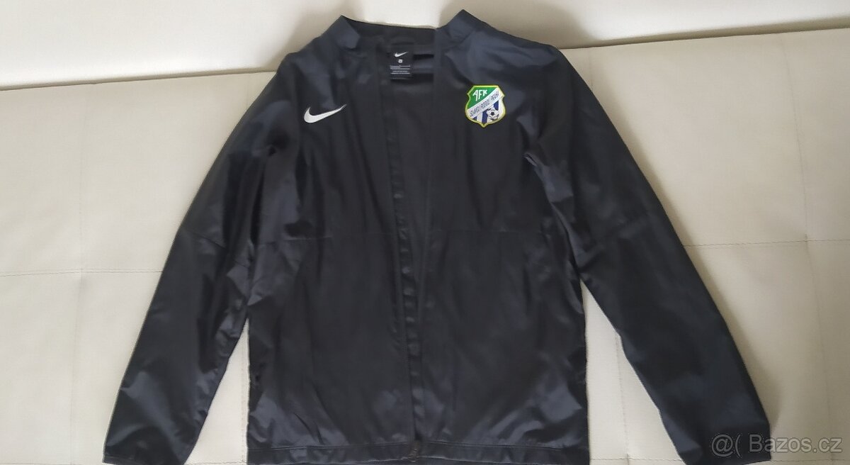 Funkční bunda Nike vel. 146