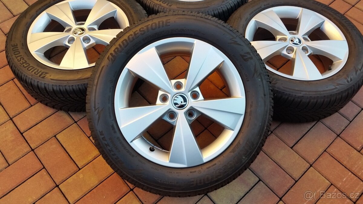 Zimní sada ŠKODA Octavia 4 5x112 R16 pneu 205/60/16 zánovní