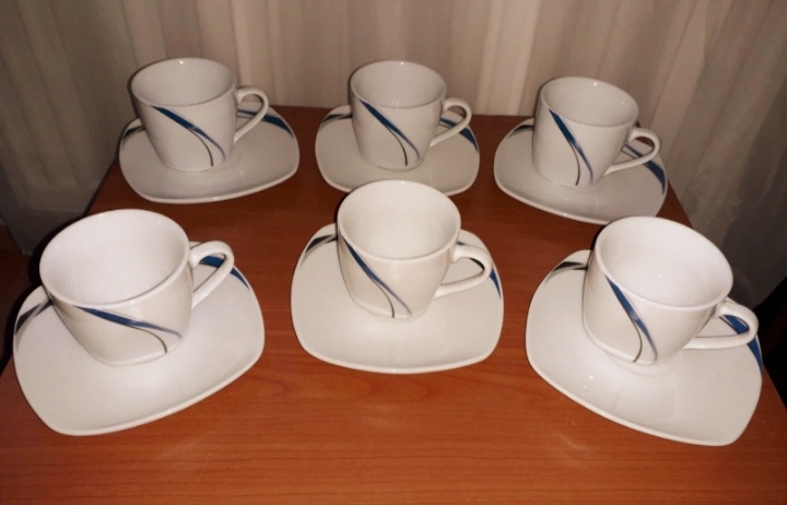 Sada šálků a talířků na expresso a cappucino