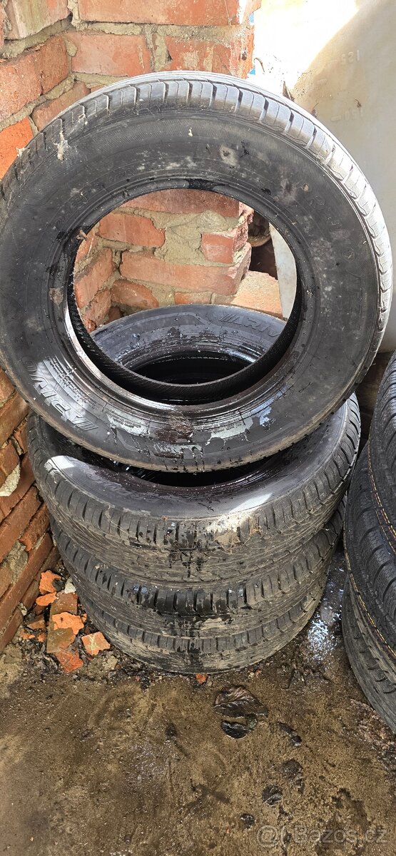 Prodám 4x pneu 205/65 r15