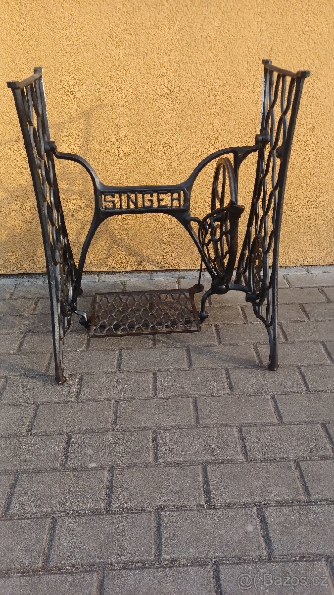 Starý šicí stroj