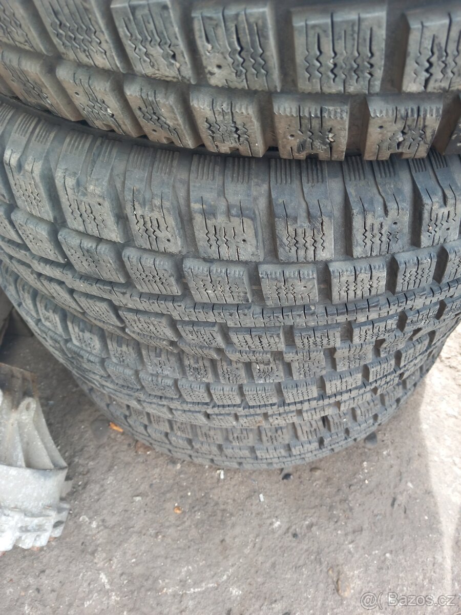 Pneu 235 /65 r17 r 2007