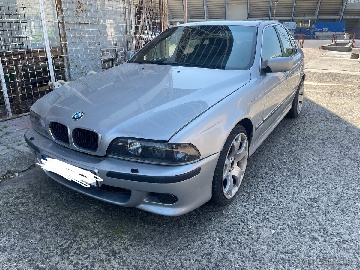 Bmw e39 540i manuál na díly