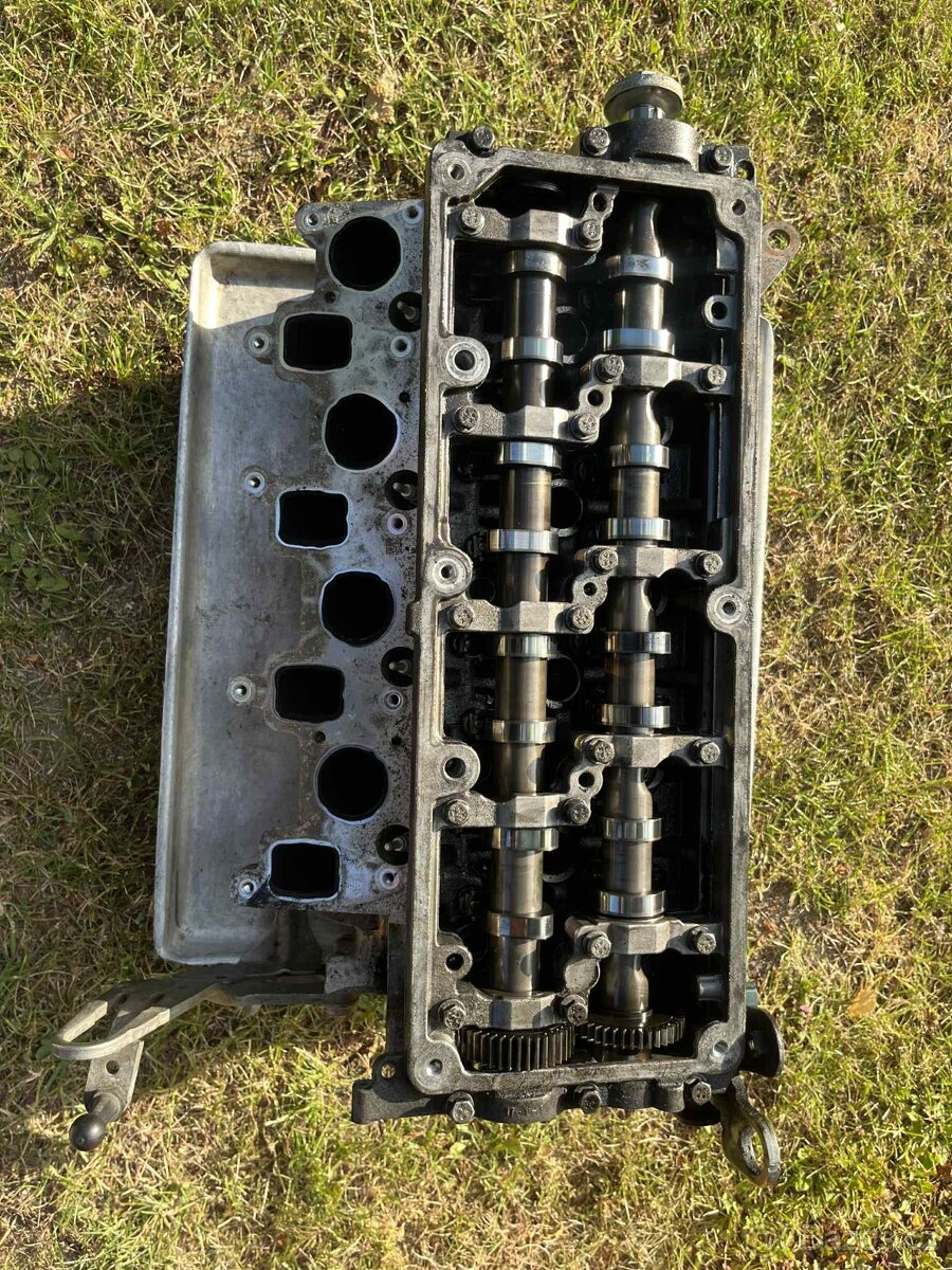Hlava motoru Superb2 2.0 CFGB 03L.103.373.J