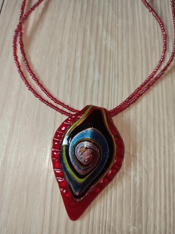 Nový náhrdelník červený