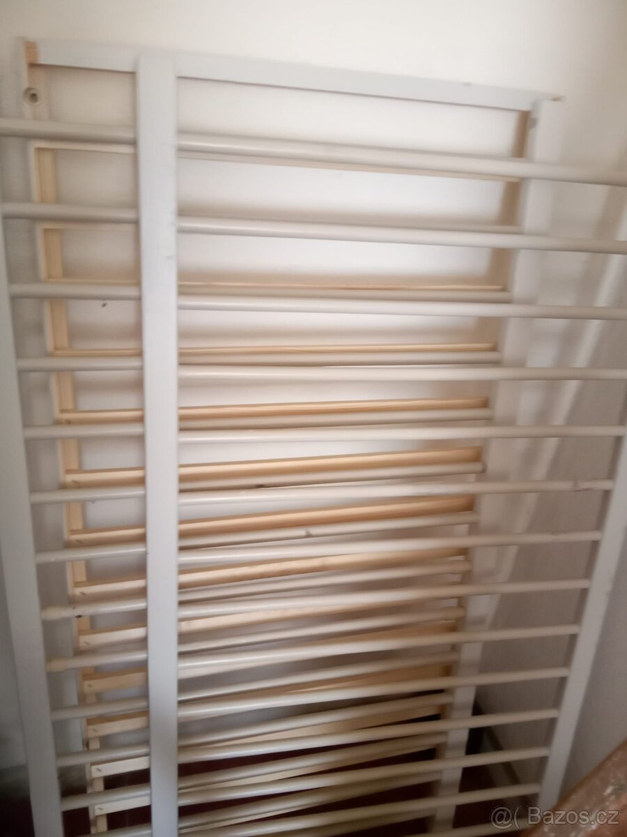 Prodám dřevěnou postýlku