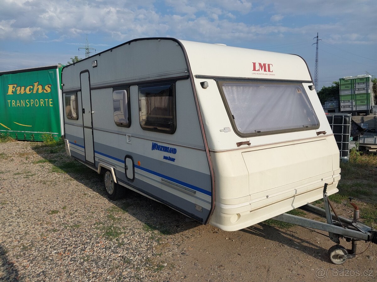 Karavan s předstanem