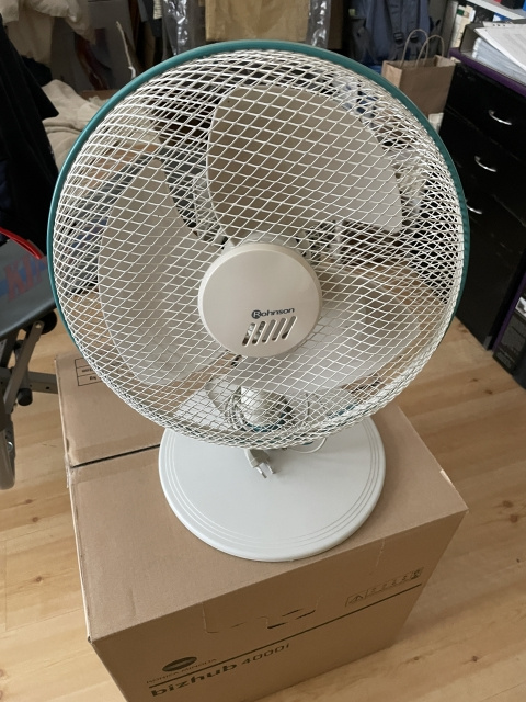 Výkonný Ventiláto 40cm,otáčecí,nastavitelná poloha sklonu.