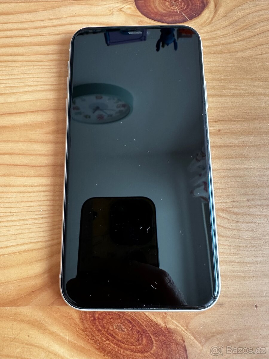 Apple IPhone 11 64GB - top stav