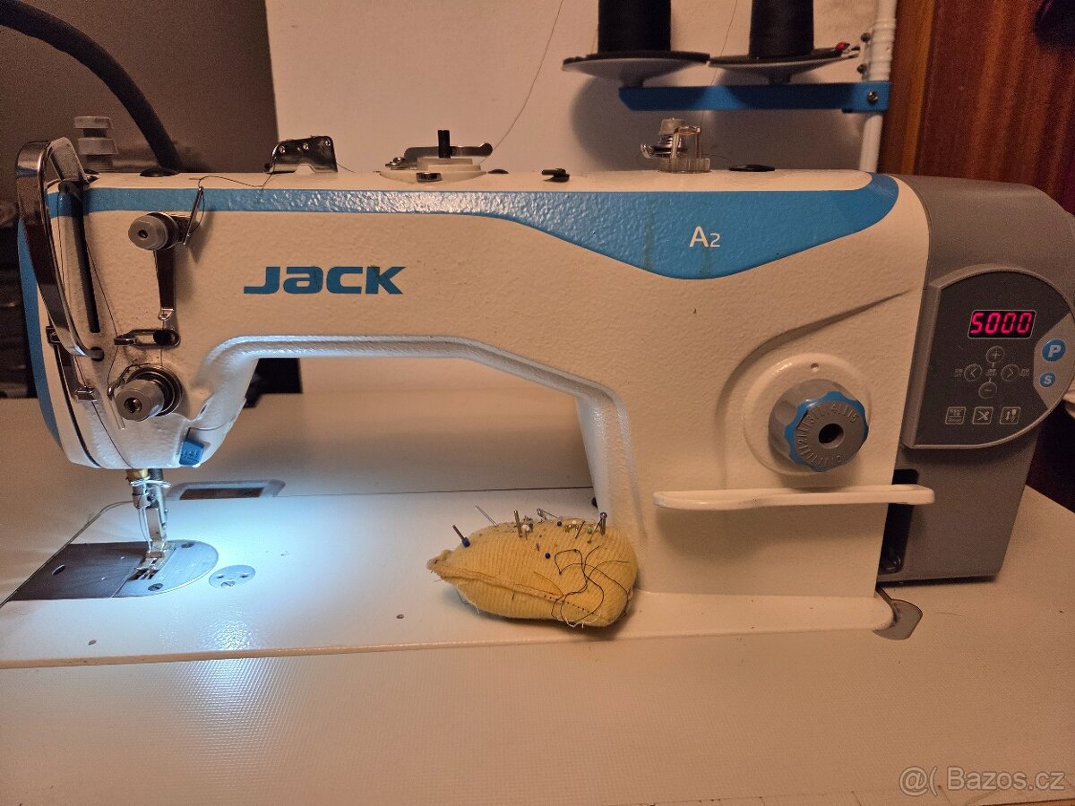 ŠICÍ STROJE PRŮMYSLOVÉ, ALE TAKE NA DOMA
