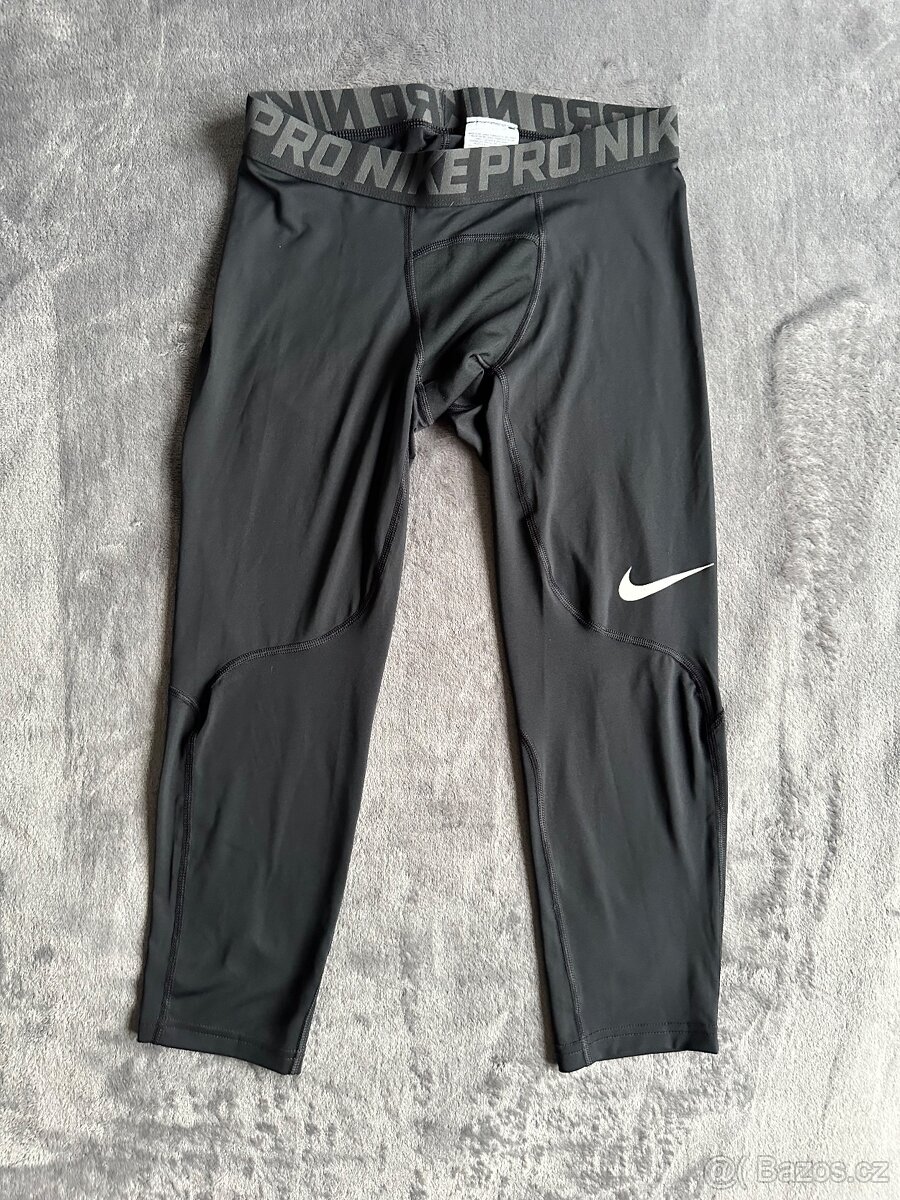 Nike černé kompresní 3/4 kalhoty vel. M
