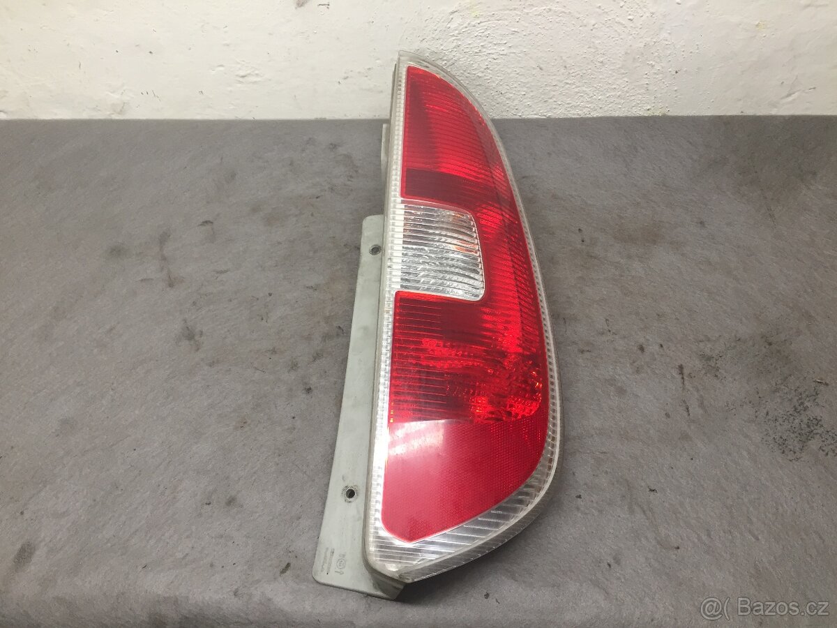 ŠKODA ROOMSTER 2006-2015 - PRAVÉ ZADNÍ SVĚTLO