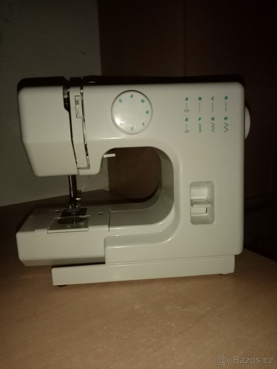 Mini šicí stroj