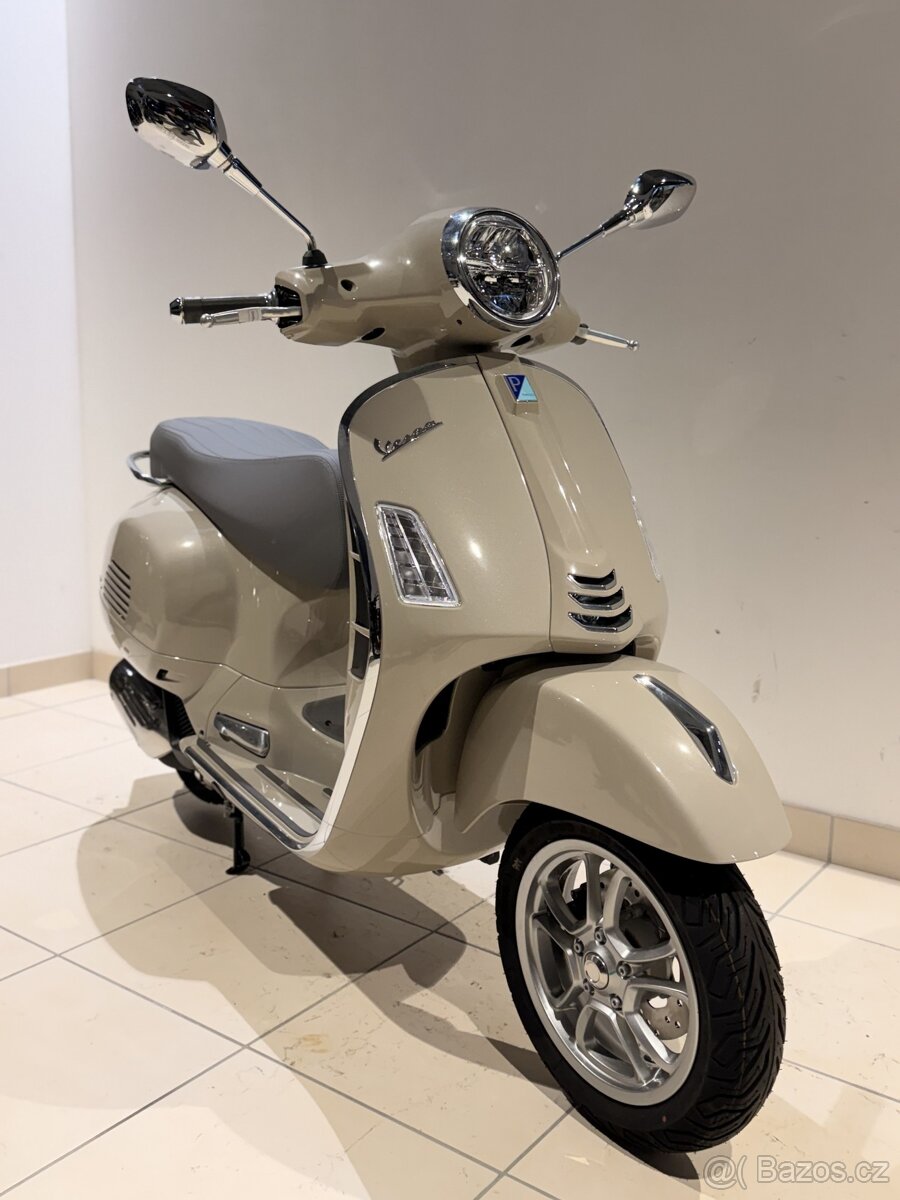 Piaggio Vespa GTS 125