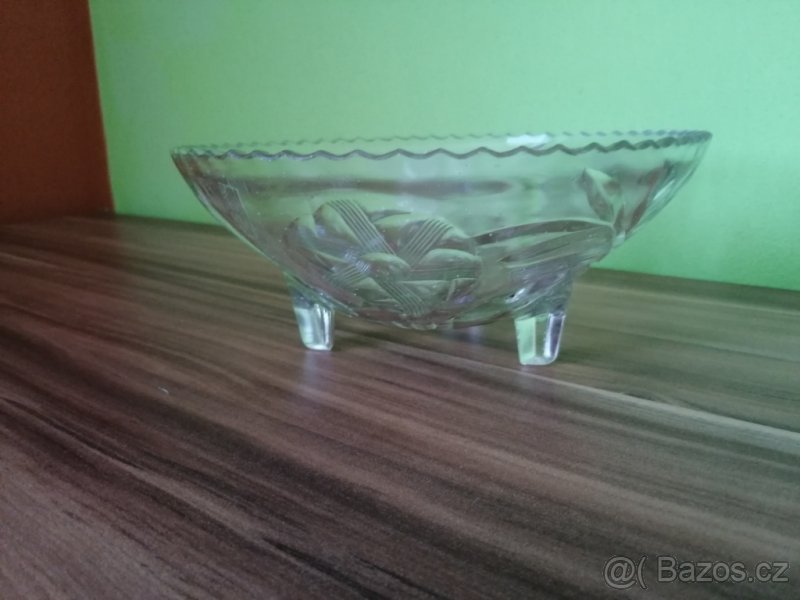 Mísa na třech nožkách