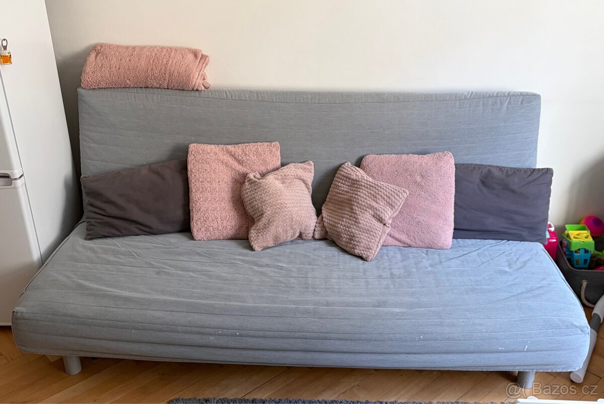 Rozkládací gauč Ikea