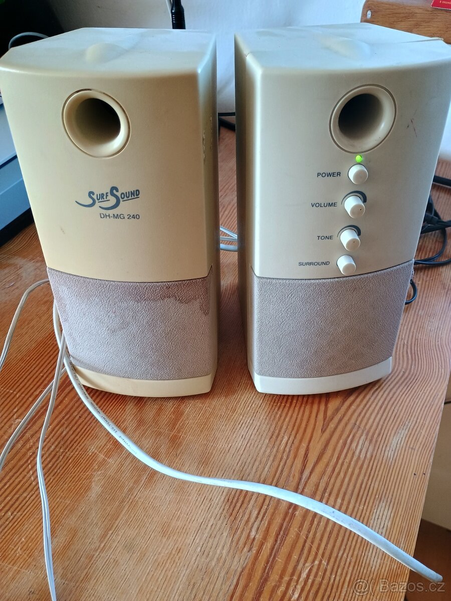 Retro reproduktory k PC surf sound.