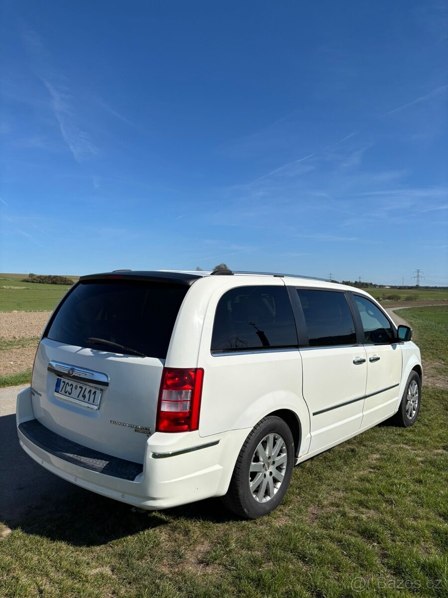 CHRYSLER GRAND VOYAGER 2,8CRDi, VELMI PĚKNÝ