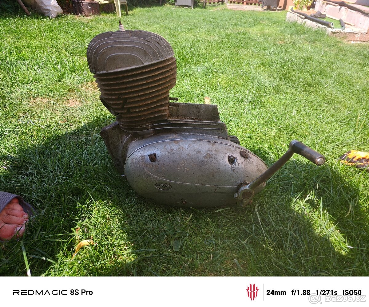 Motor Jawa 250/590