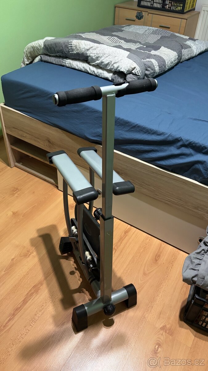 Posilovací stroj