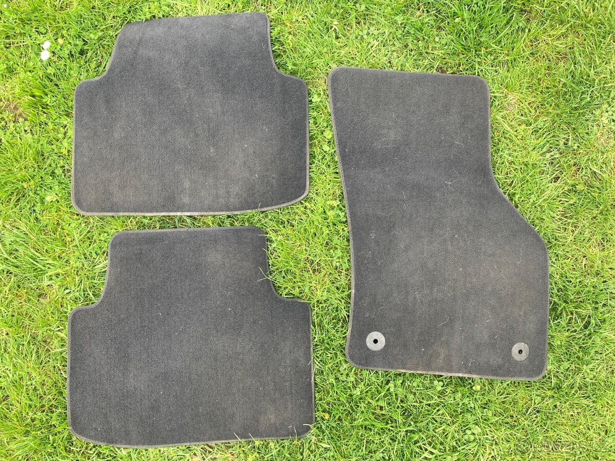 Originální černé koberečky do VW Passat B8 (titanschwarz)