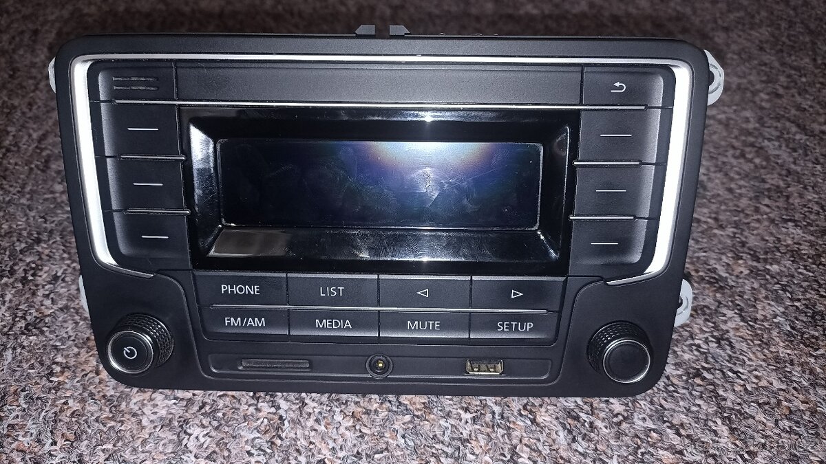 Originál radio Harman do VW Transporter