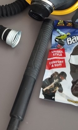 Prodám novou kuklu s pendrekem nové levně 90 Kč
