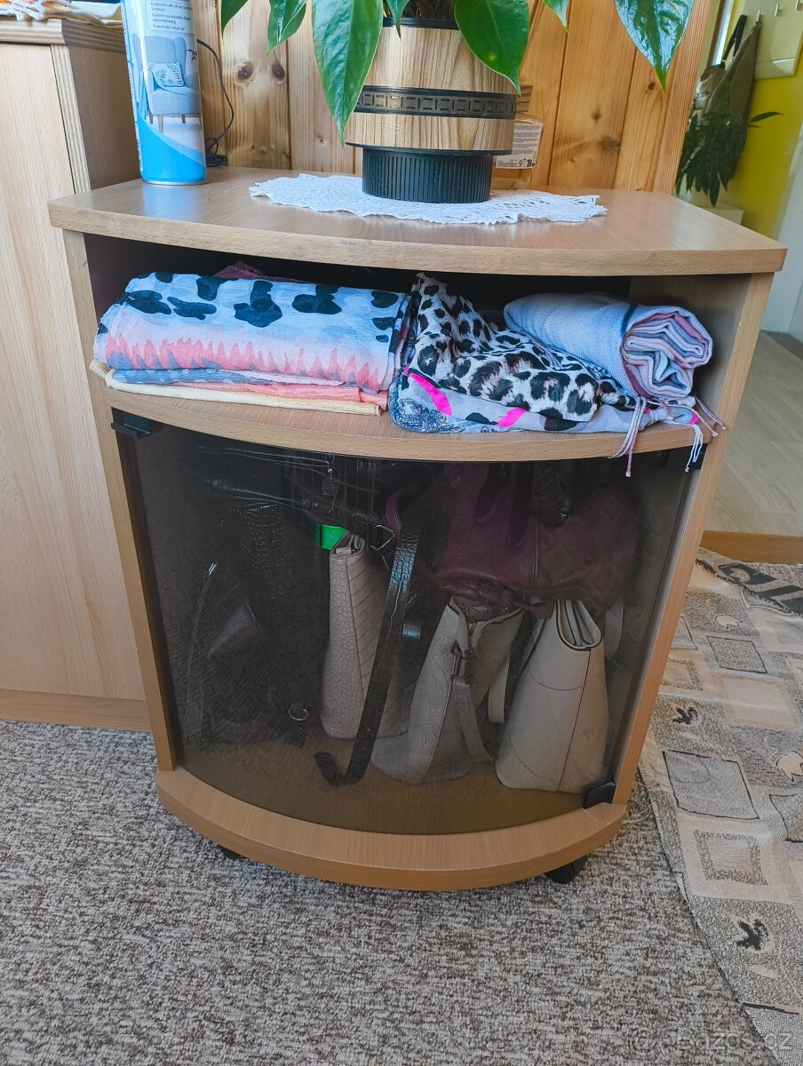 TV stolek, otočný