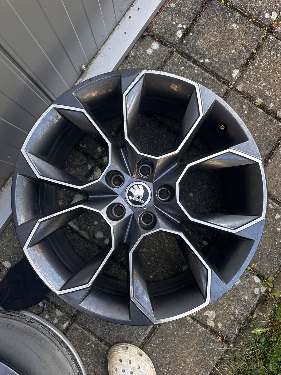 Prodám 2ks R19 originál Škoda Extreme