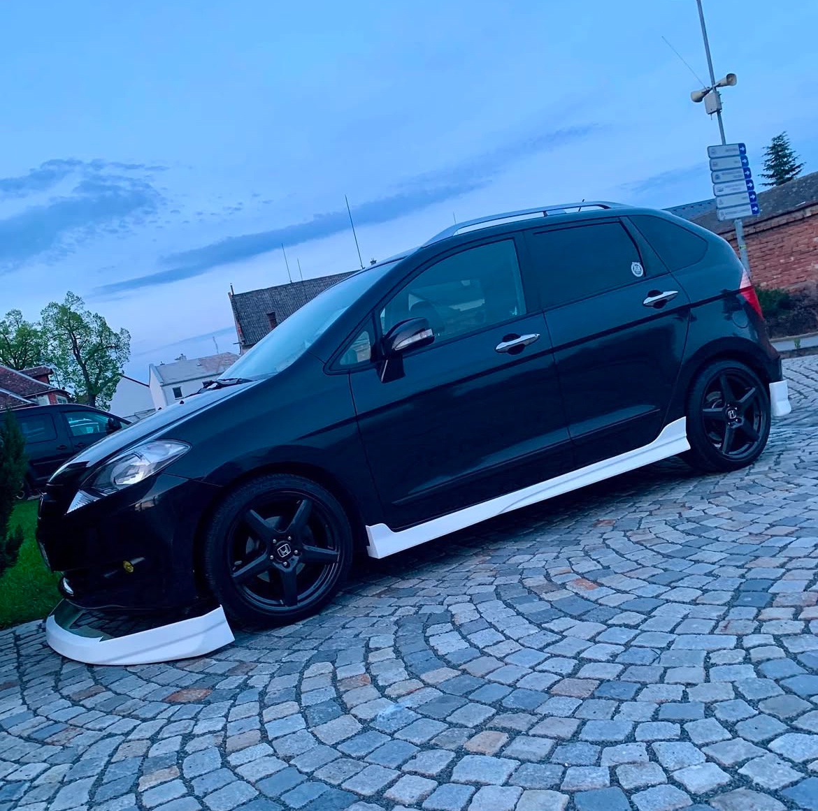 Honda FRV full bodykit