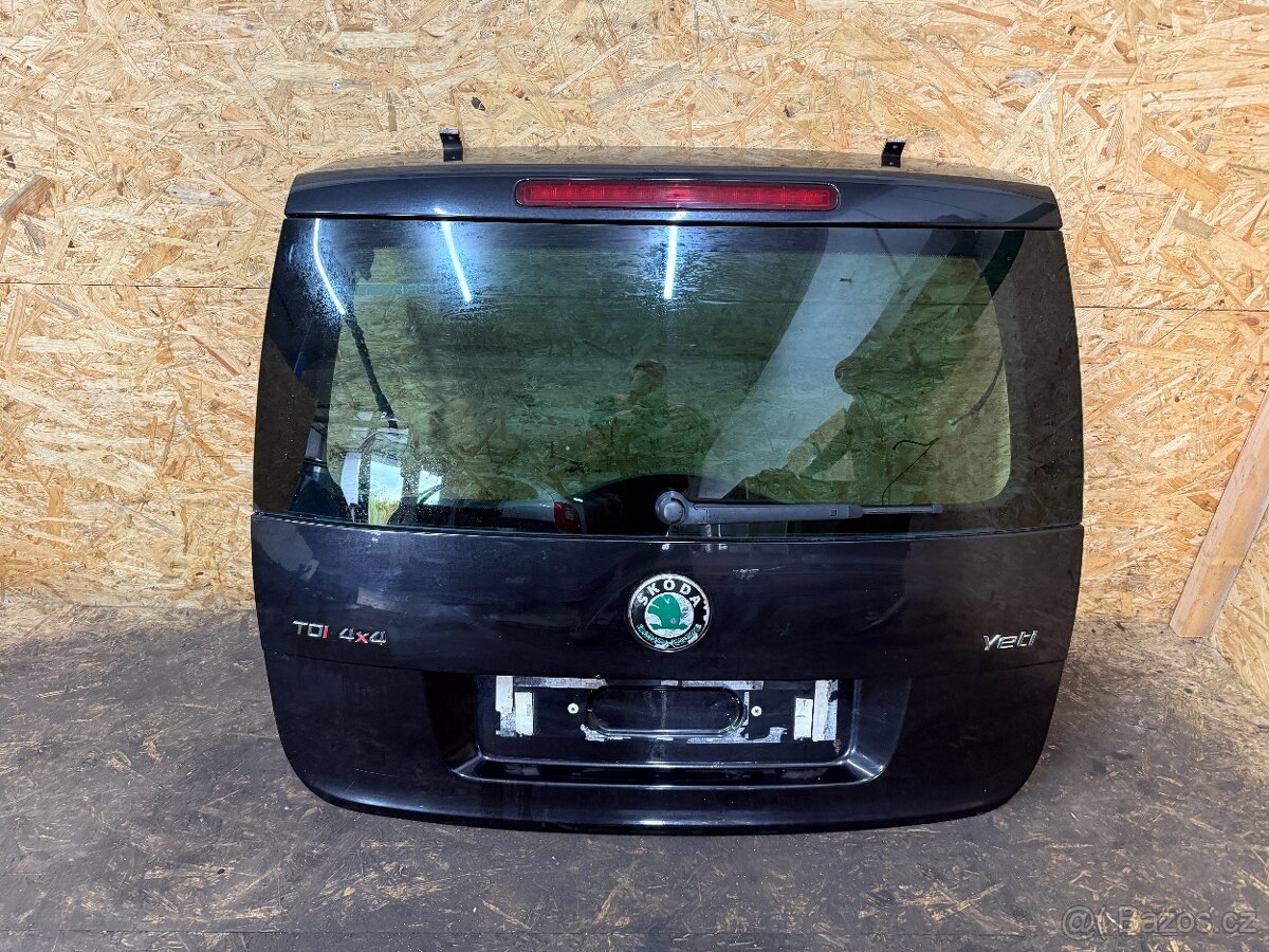 NASTROJENÉ PÁTÉ DVEŘE KUFRU ŠKODA YETI 2009 LF9R