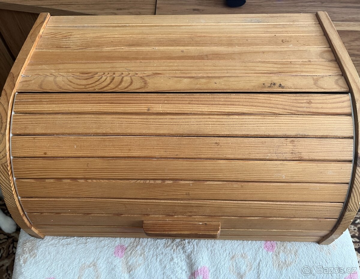 Box na chleba dřevěný