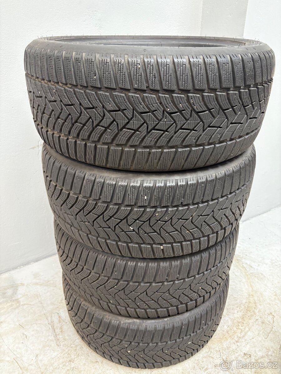 255/45/18 Dunlop WinterSport 5 Sada Zimní 8mm