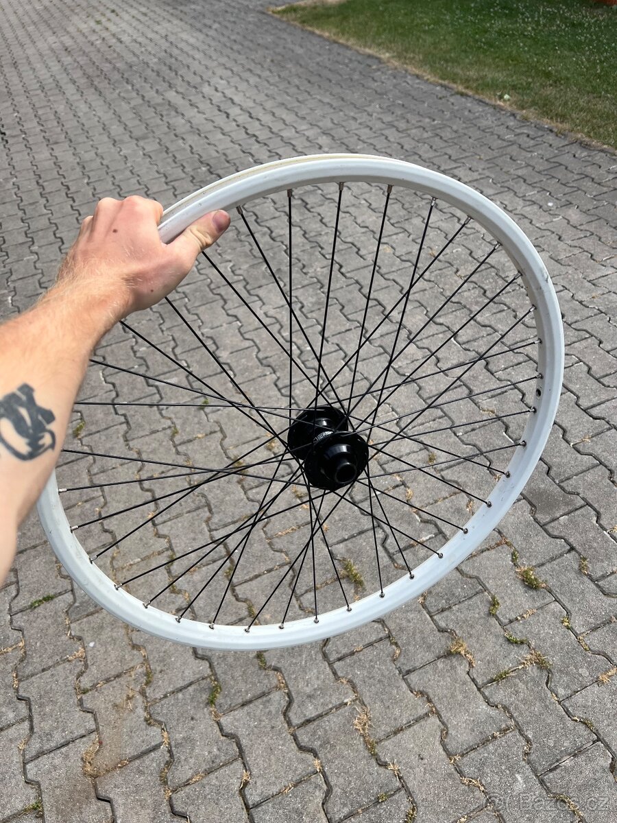 Predni kolo dirt 20mm osa commencal
