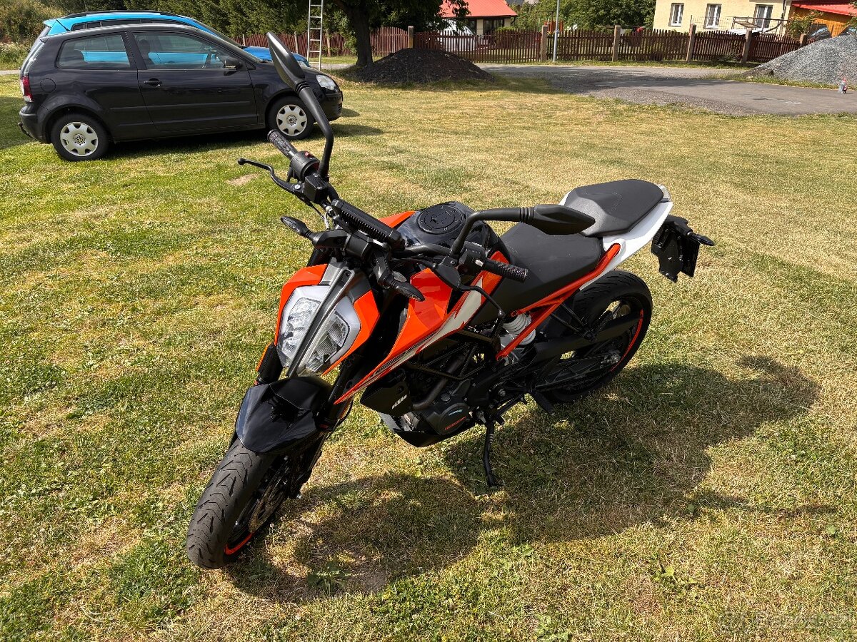 KTM Duke 125, rok 2020, najeto 15900 km, 11 KW