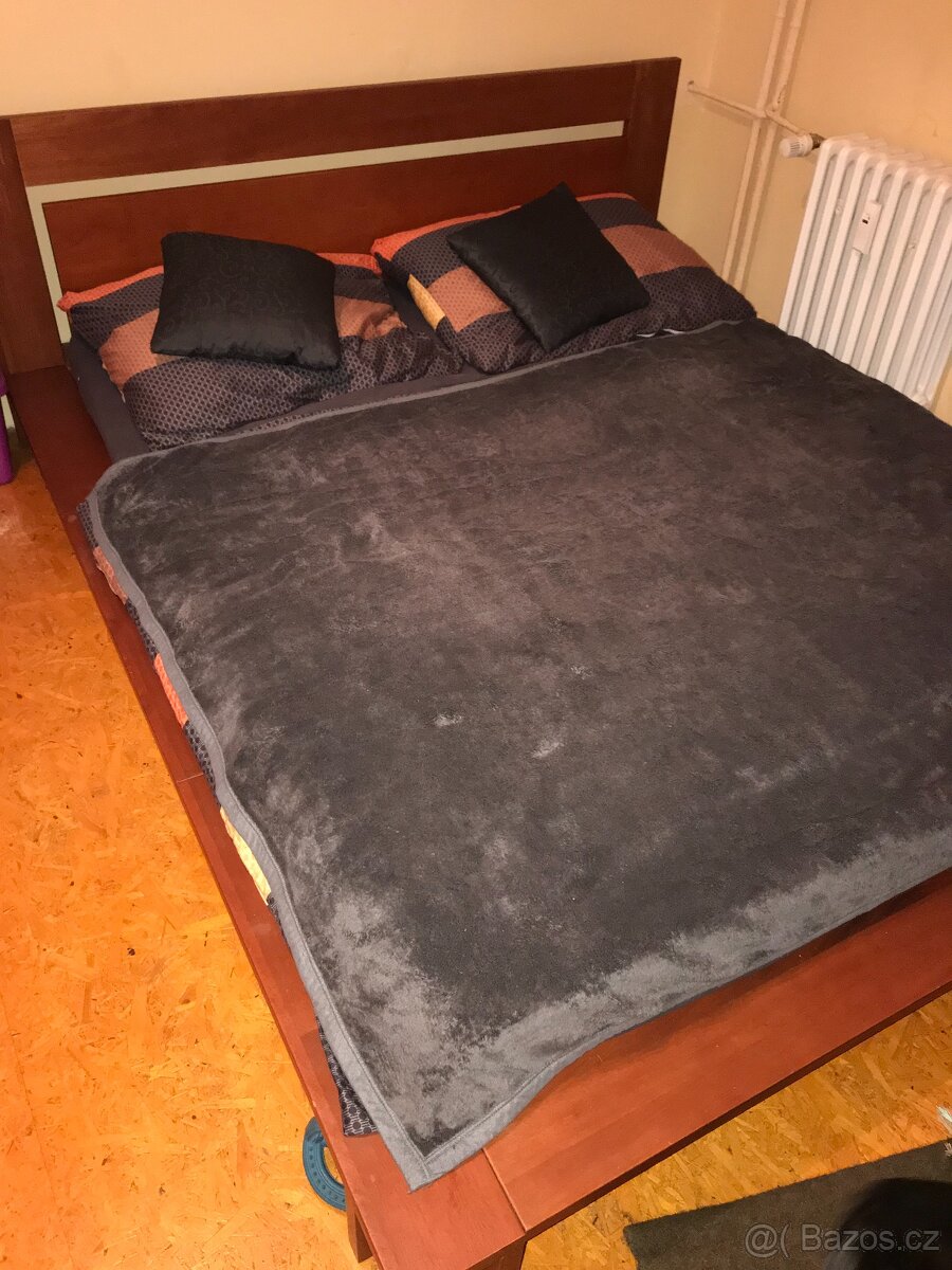 Postel z masivu