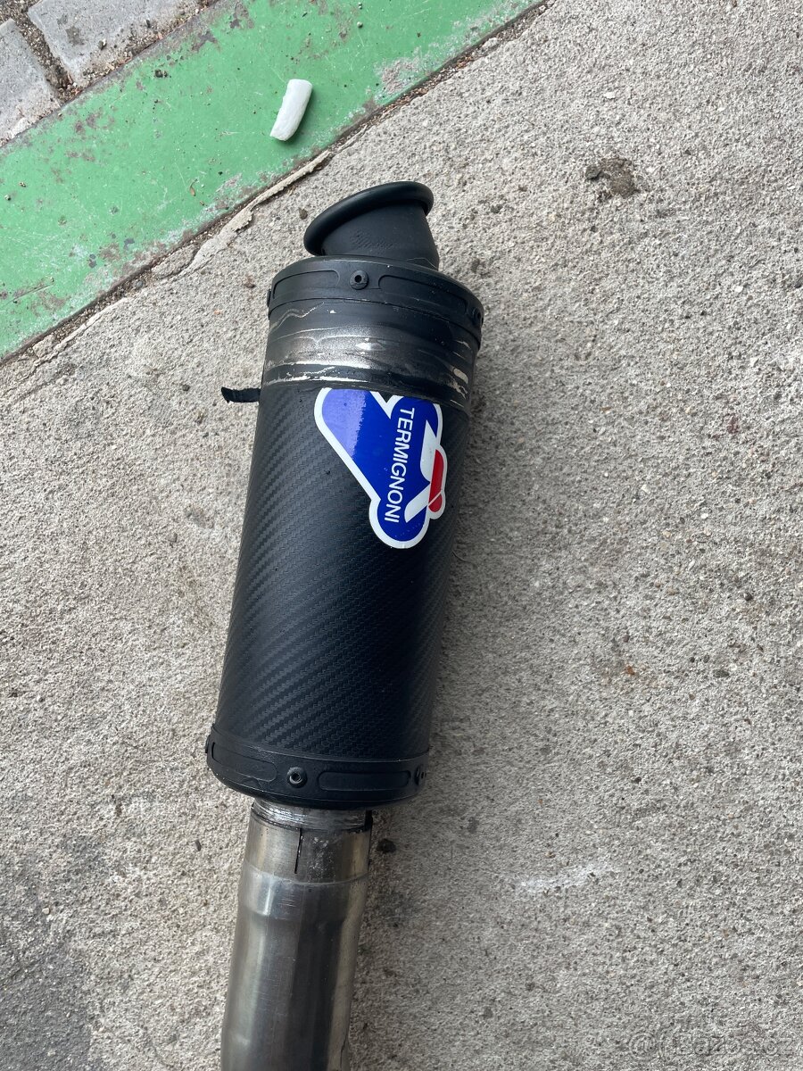 Yamaha R1 výfuk