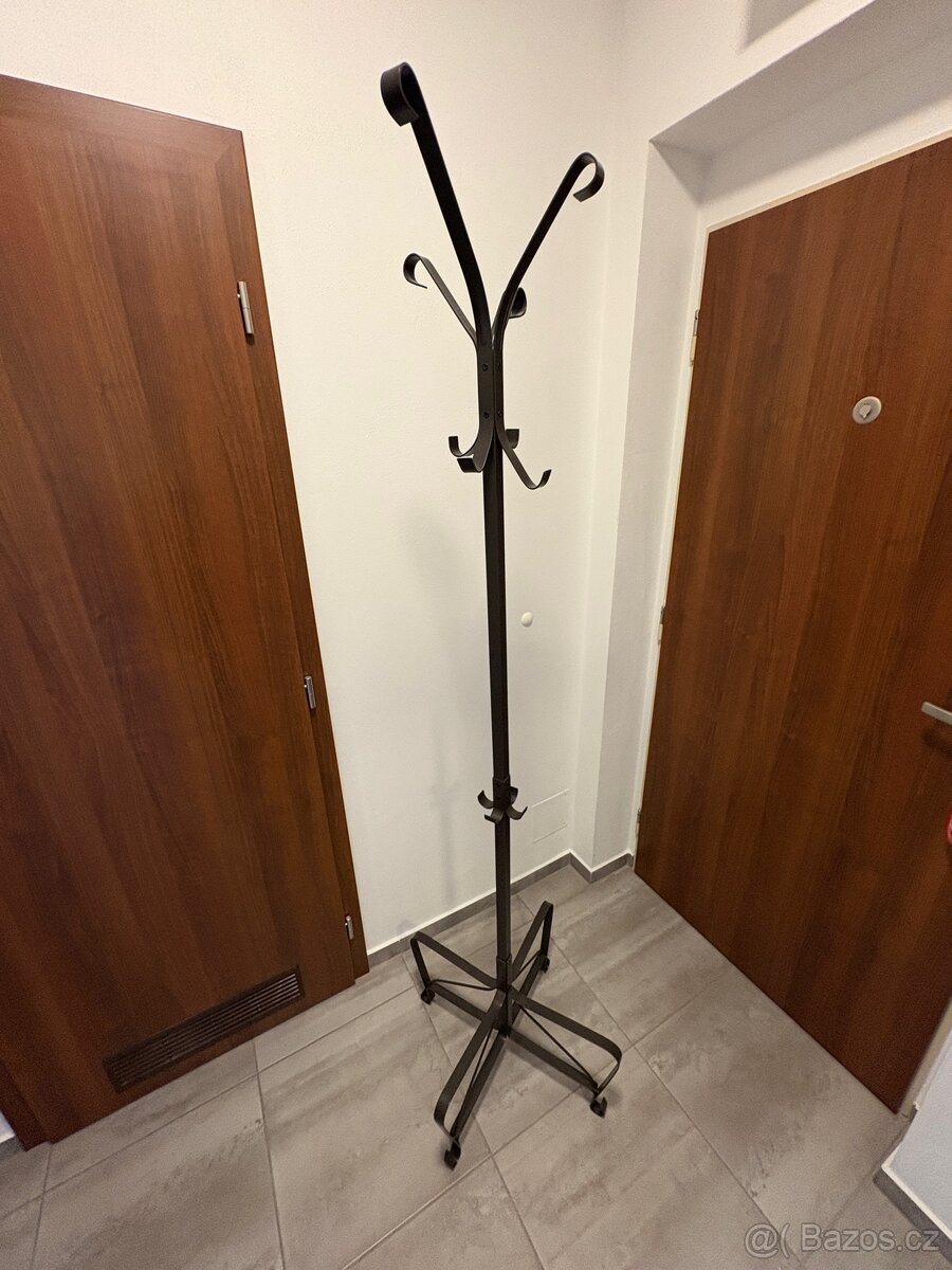 Věšák IKEA Portis