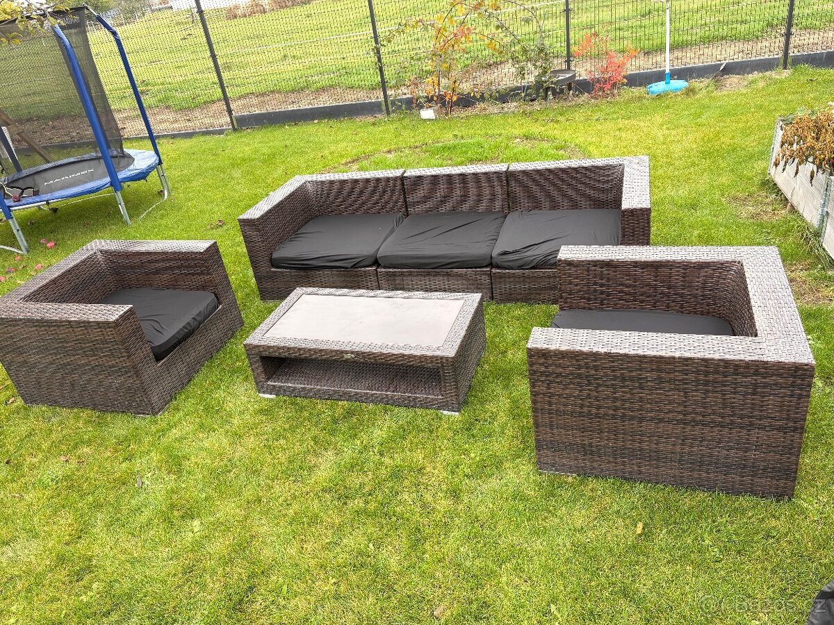 Zahradní ratanový nábytek