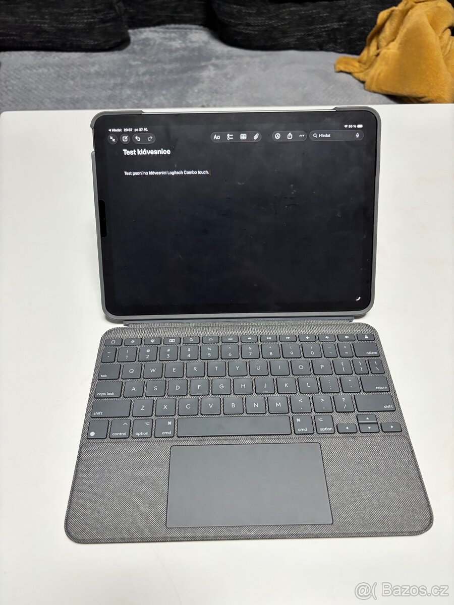 Logi Tech Combo touch klávesnice pro iPad Air 11 palců.