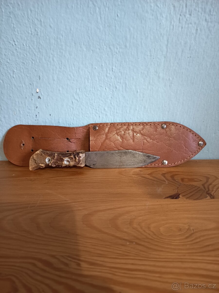 Starý lovecký nožík