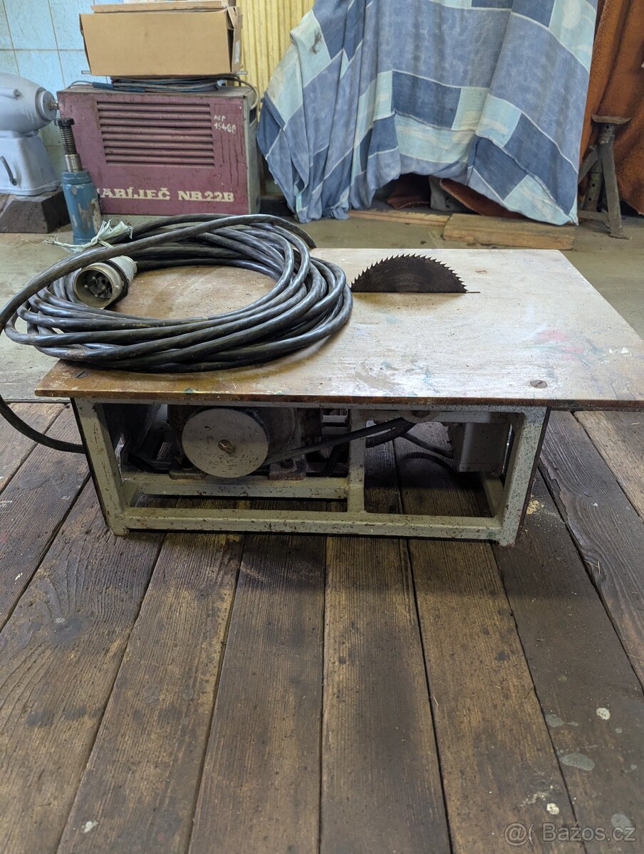 Malá stolní cirkulárka