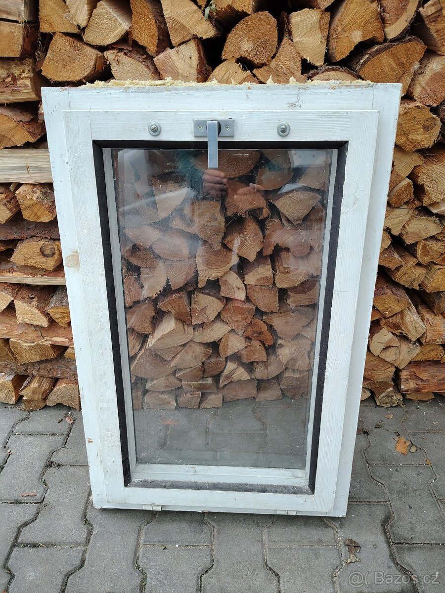 Dřevěné okno 600 x 900